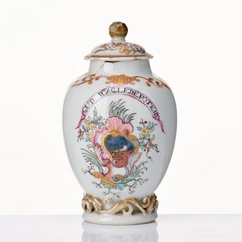 Servisdelar, 17 delar, vapenporslin. Qingdynastin, 1700-tal.