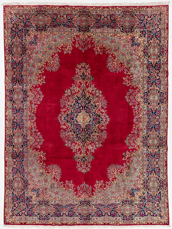 Carpet, Kirman Laver, semi-antique, 392 x 296 cm.