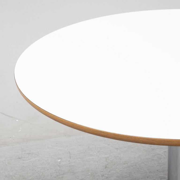 A round table by Börge Lindau, secpnd half of the 20th Century.