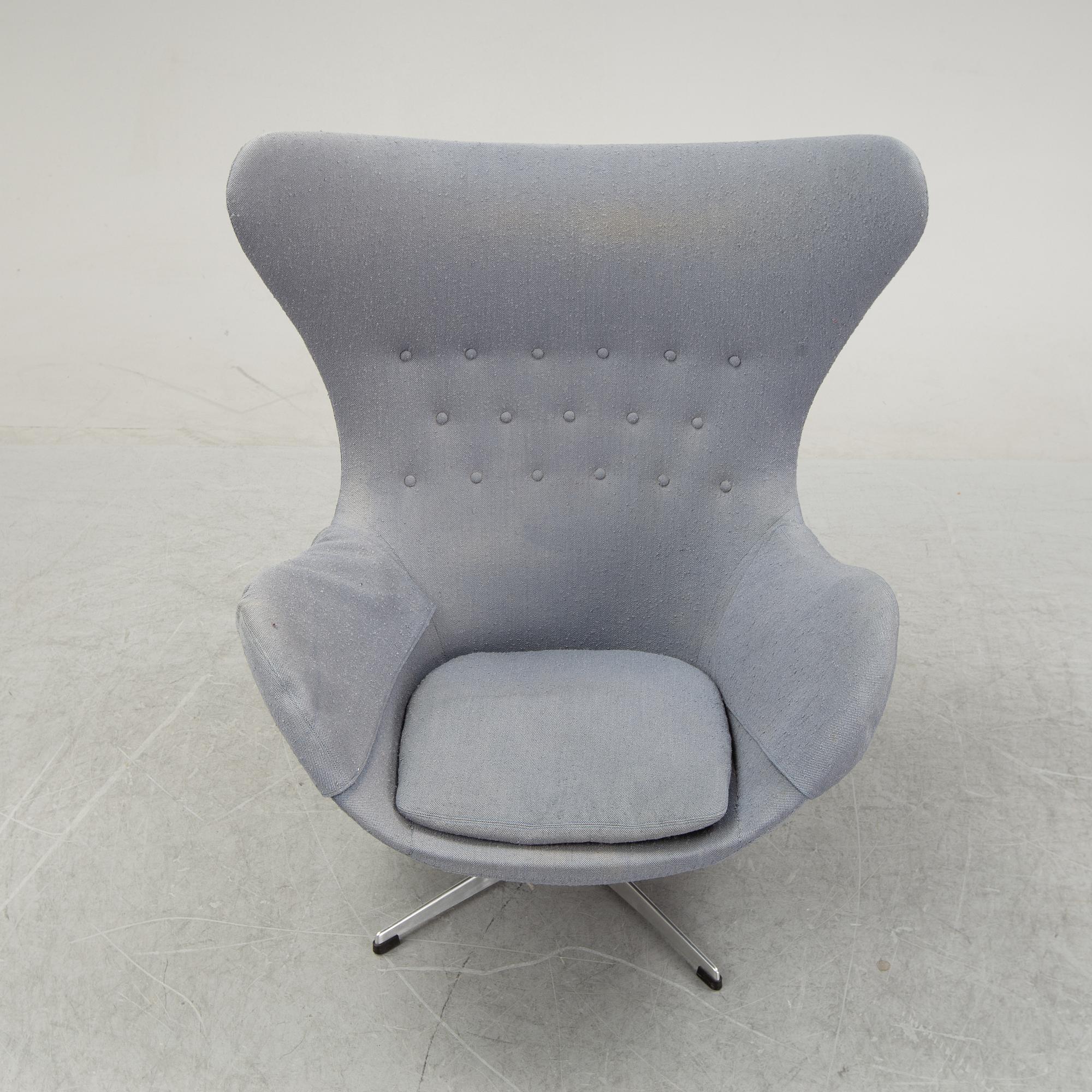 An 'Egg Chair' by Arne Jacobsen for Fritz Hansen, designed 1958.