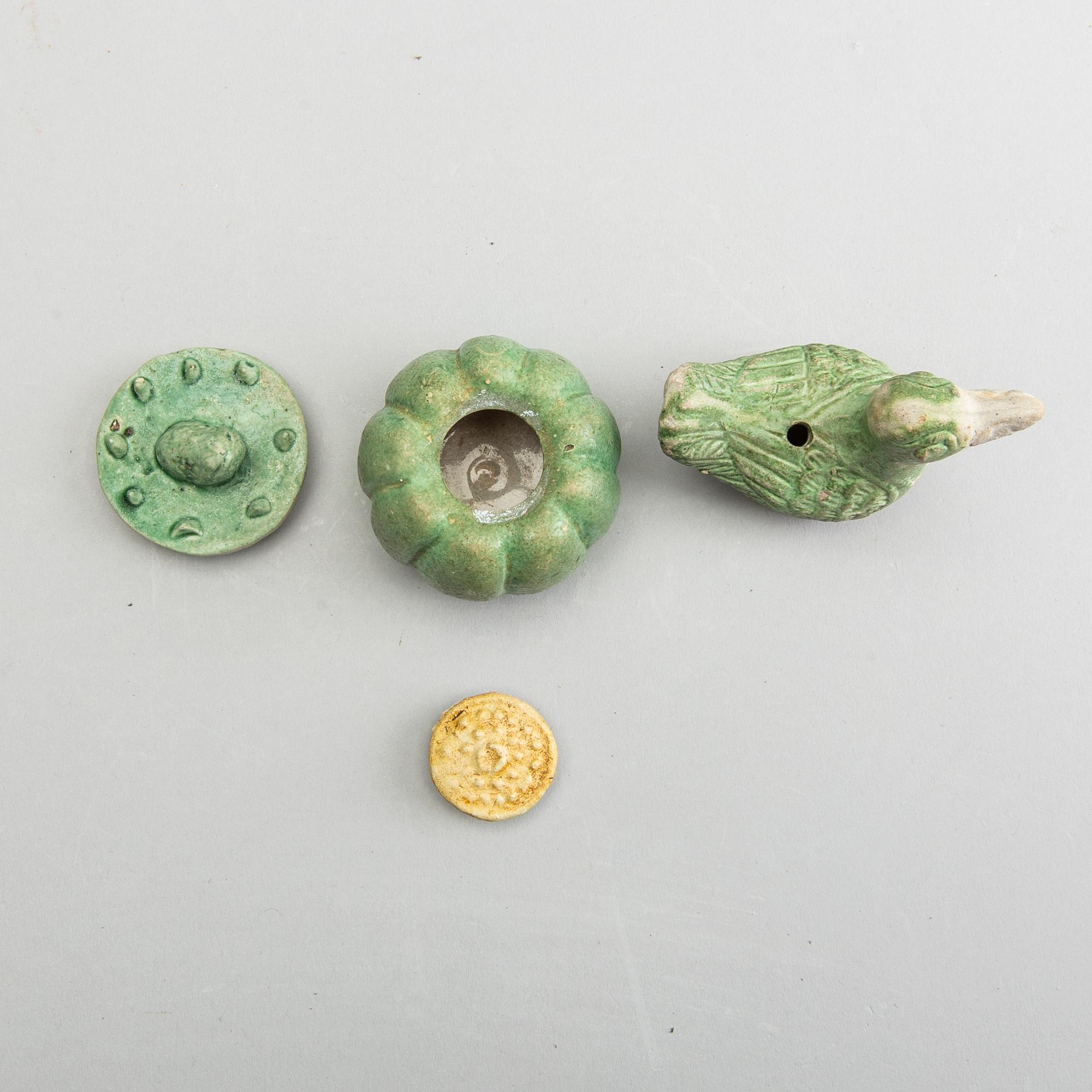 A green and yellow glazed water dropper, a box with cover and an extra cover. Ming dynasty (1368-1644).