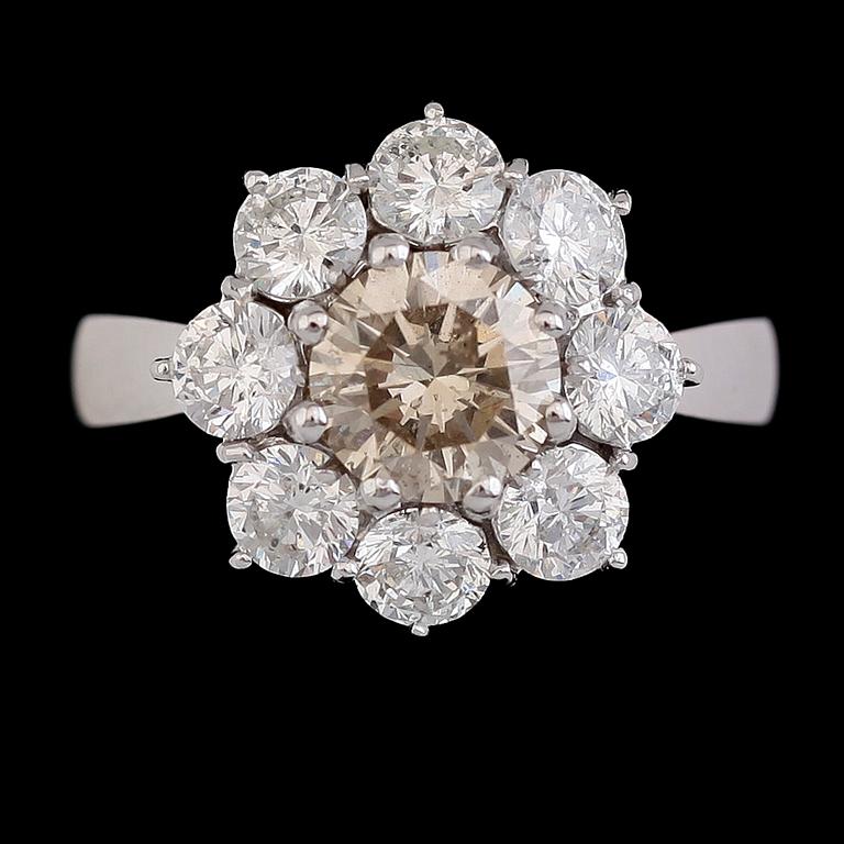 RING, 18 k vitguld, briljantslipade diamanter tot ca 2.88 ct. Vikt ca 5,5 g.