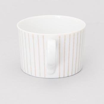 A 12-piece set of 'Säde' porcelain coffee cups with saucers,  model TM, for Arabia, Finland 1956-63.