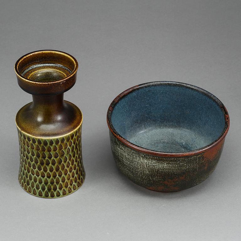 SKÅL samt VAS. Stengods. Stig Lindberg, Gustavsberg. Signerade med studiohanden.