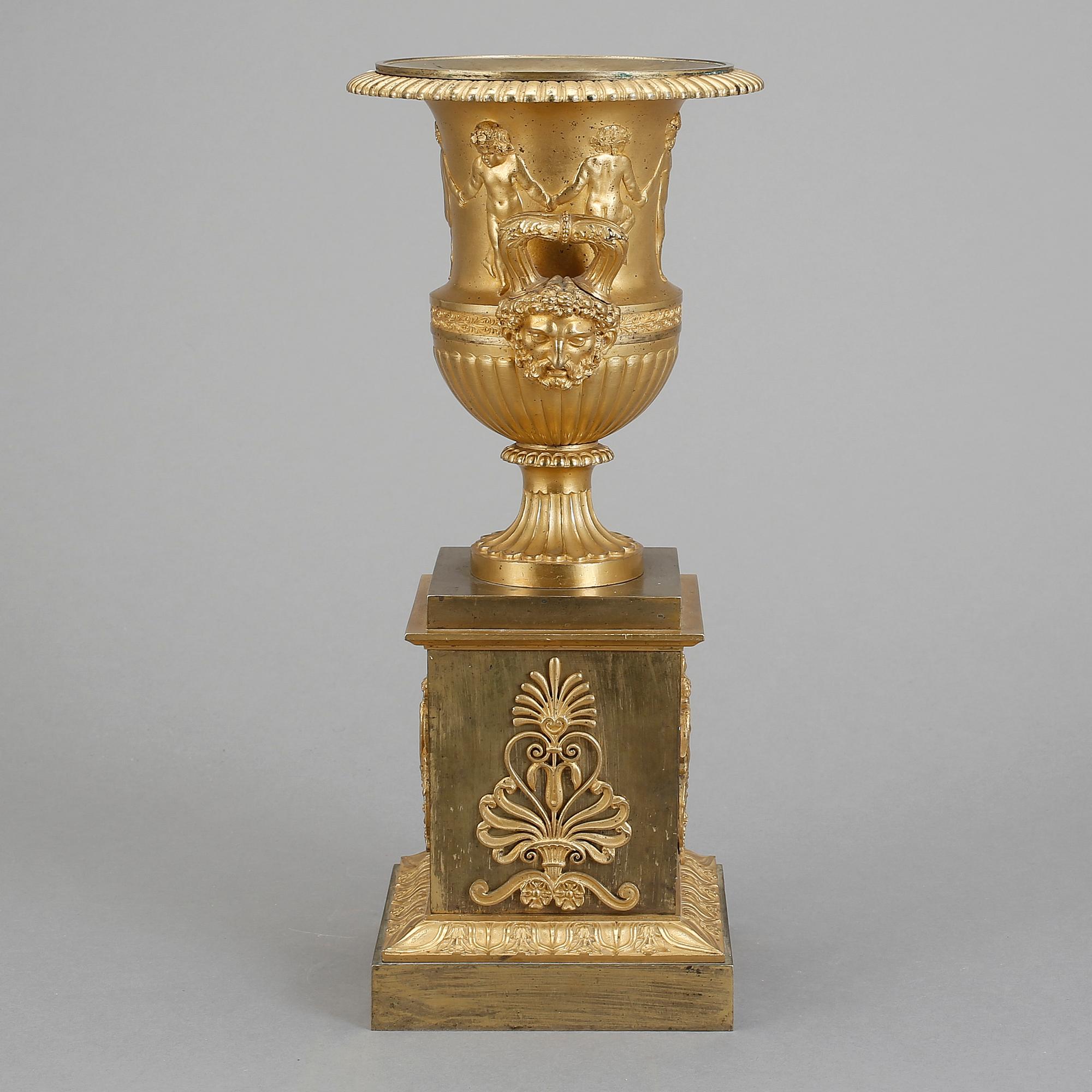 URNA, förgylld brons, empire, Frankrike, 1800-talets början.