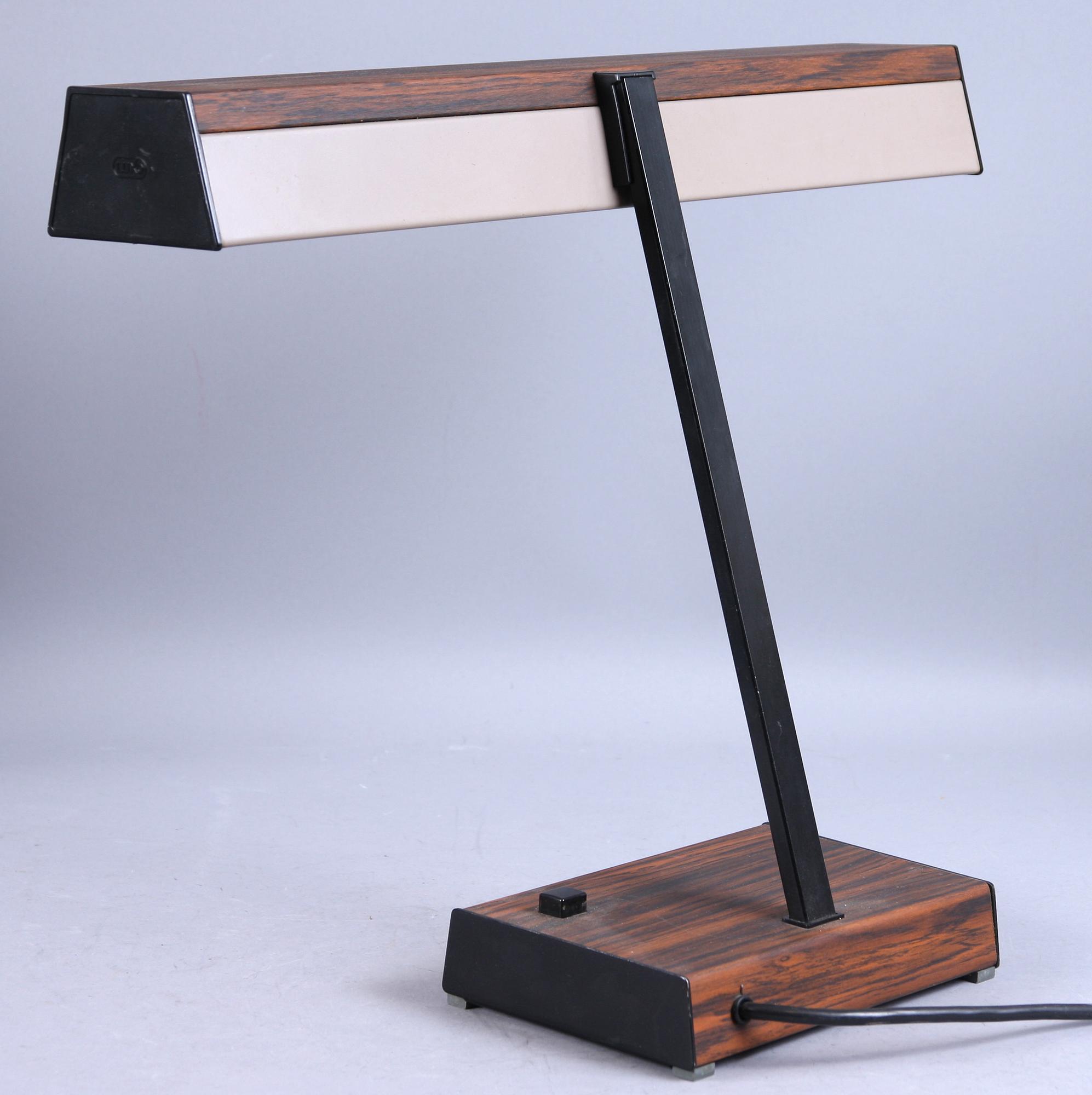 SKRIVBORDSLAMPA, etikettmärkt Luxo. 1900-talets mitt.