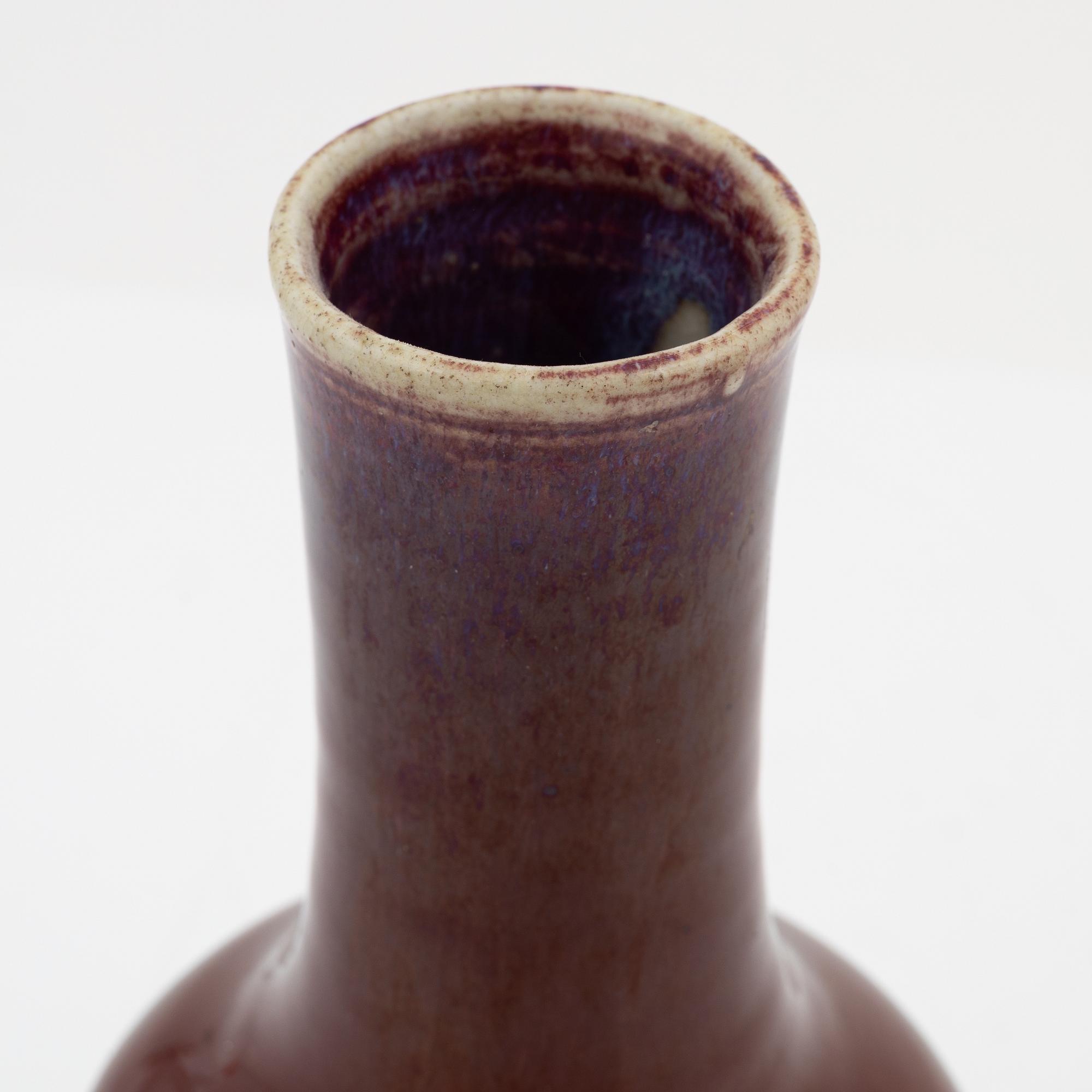 A sang de boef glazed vase, Qing dynasty, circa 1900.