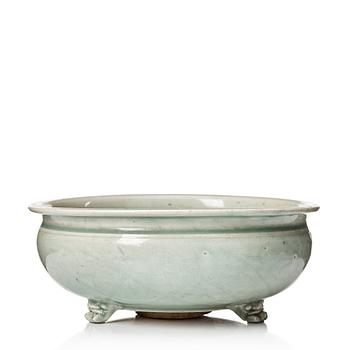 752. A celadon tripod censer, presumably late Ming dynasty.