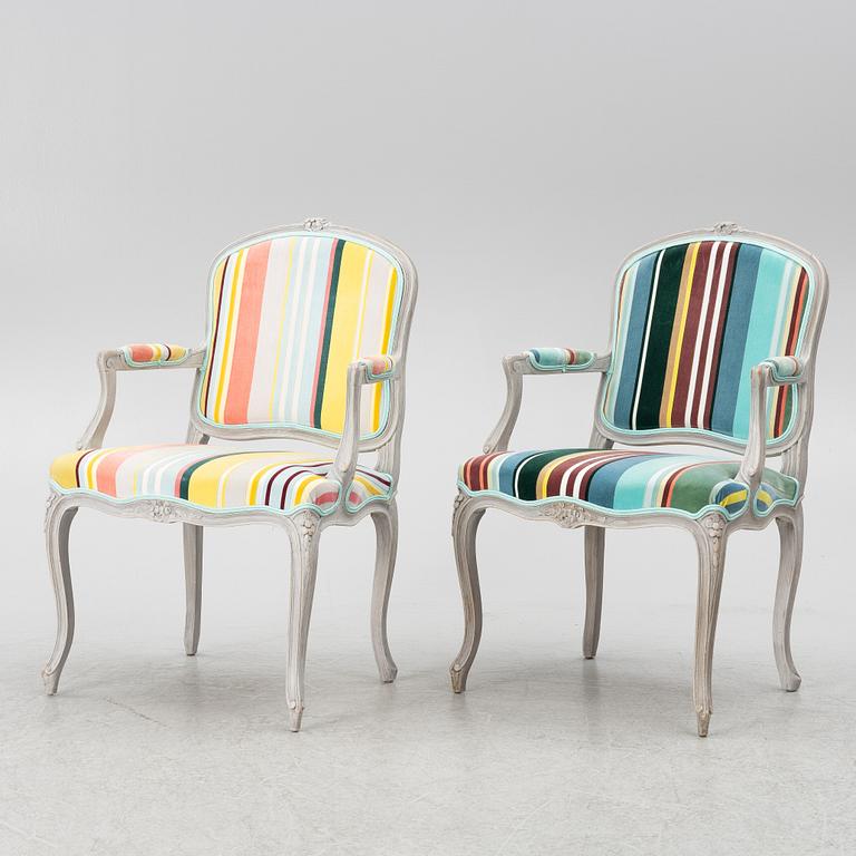 Karmstolar, ett par, rokokostil, 1900-tal.