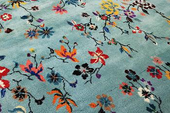 An oriental carpet, a. 370 x 261 cm.