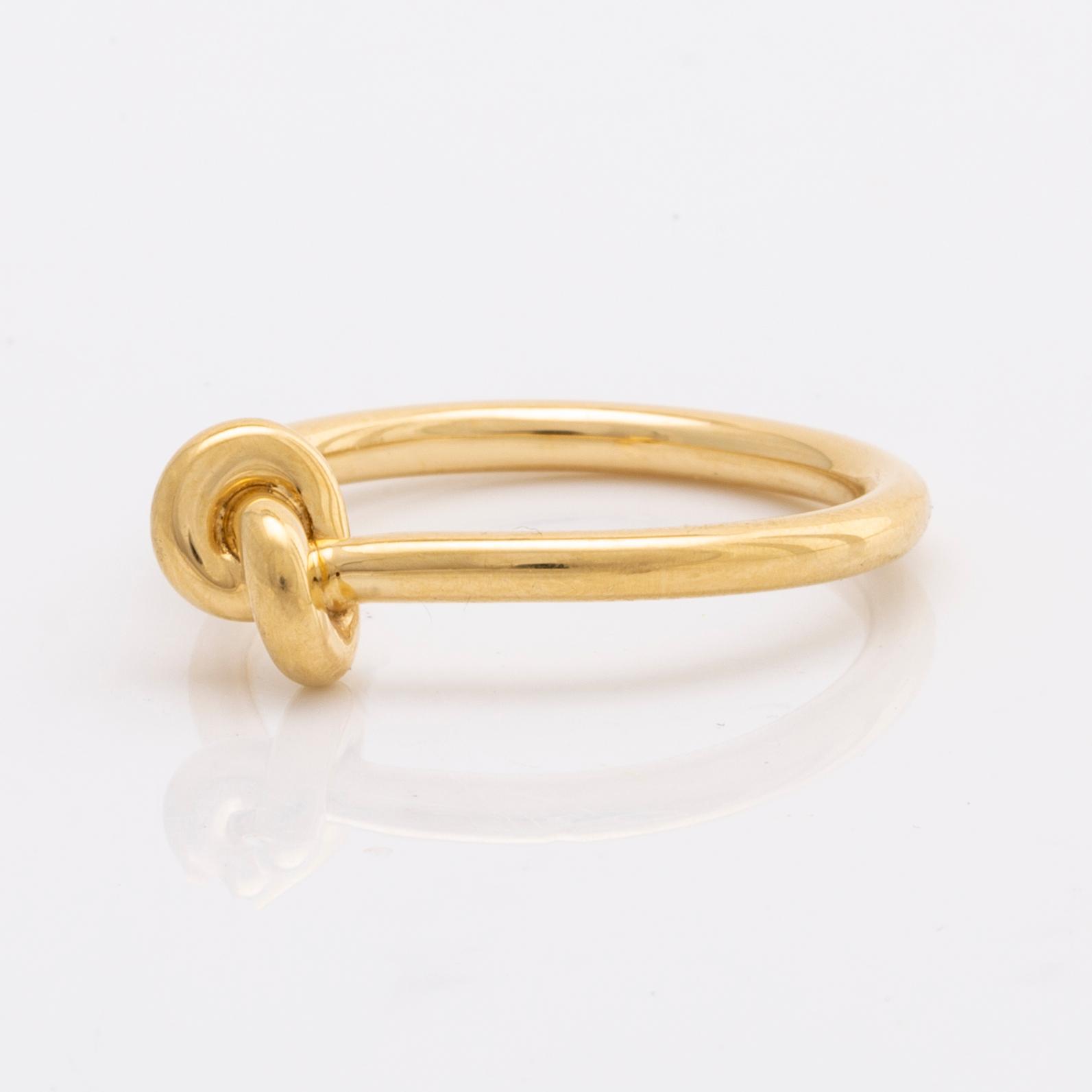 ENGELBERT ring 18K guld Absolutely slim knot 6 2 g original case and box. Bukowskis