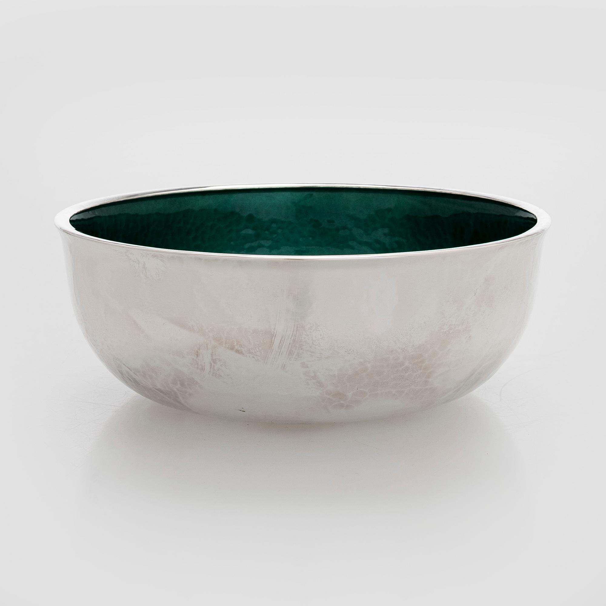 A. Tillander, skål, sterlingsilver och emalj, Åbo 2005.