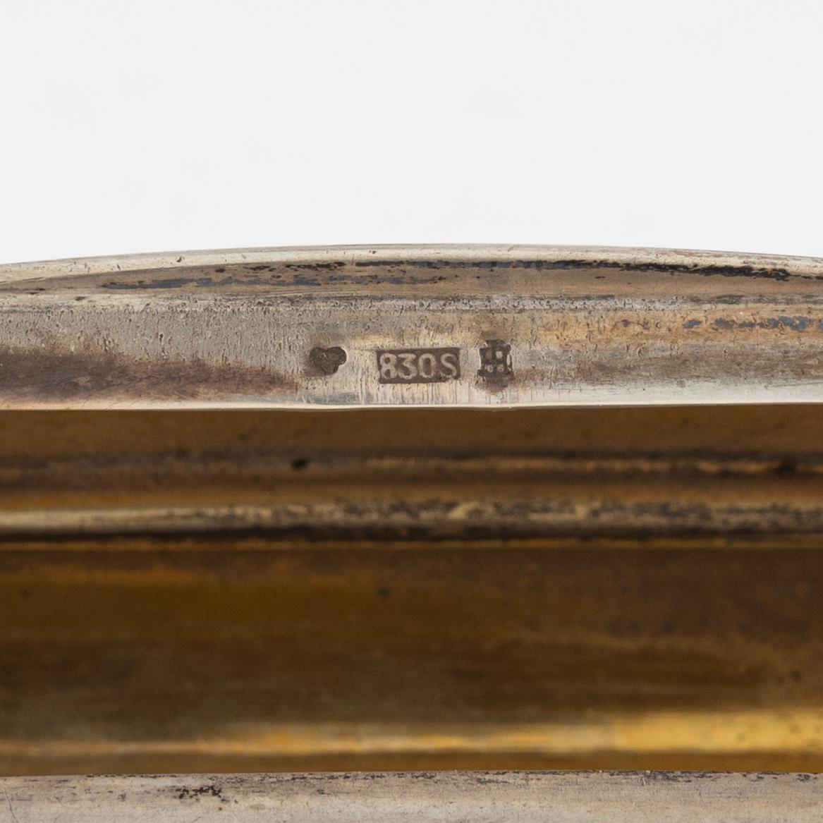 Kalkar, ett par samt dosa, silver, bl.a. MGAB Uppsala, 1946.