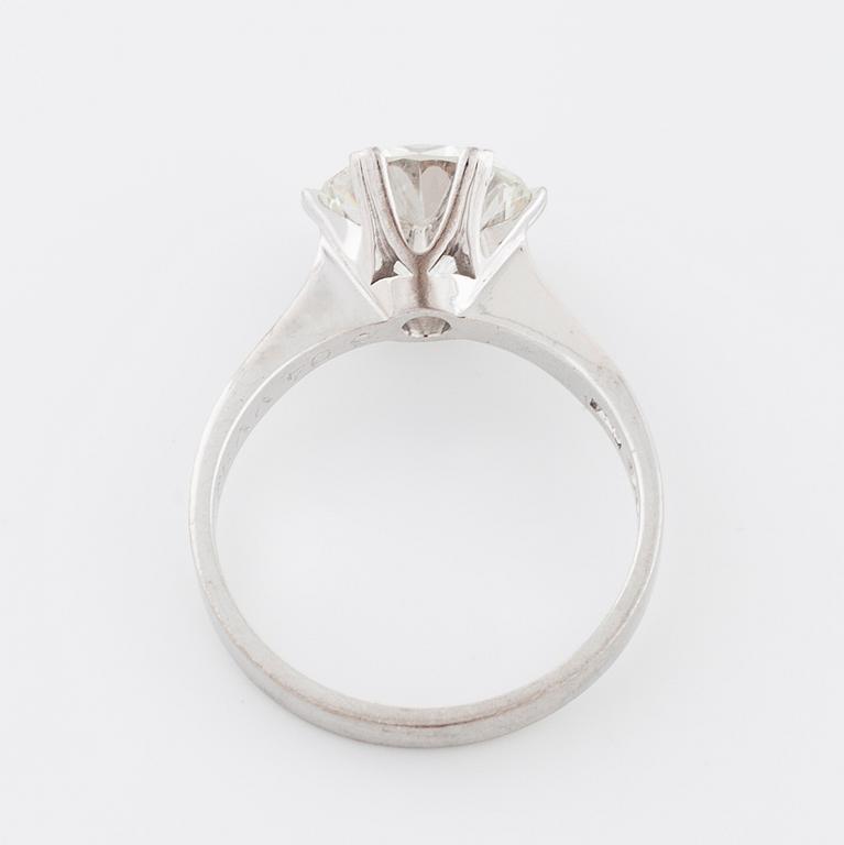 A brilliant cut diamond ring by Jarl Sandin Göteborg, 1987.