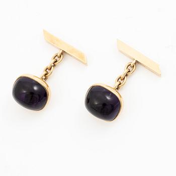 Cufflinks, 9K gold with cabochon-cut amethysts, case marked "R.W. Yeo Ltd, Jewellers, 6, Burlington Arcade, W.1.