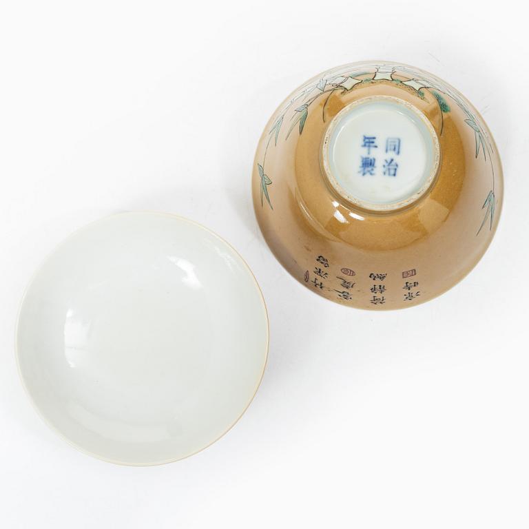 A porcelain cup with cover, 20th century, with the mark of Thongzhi.