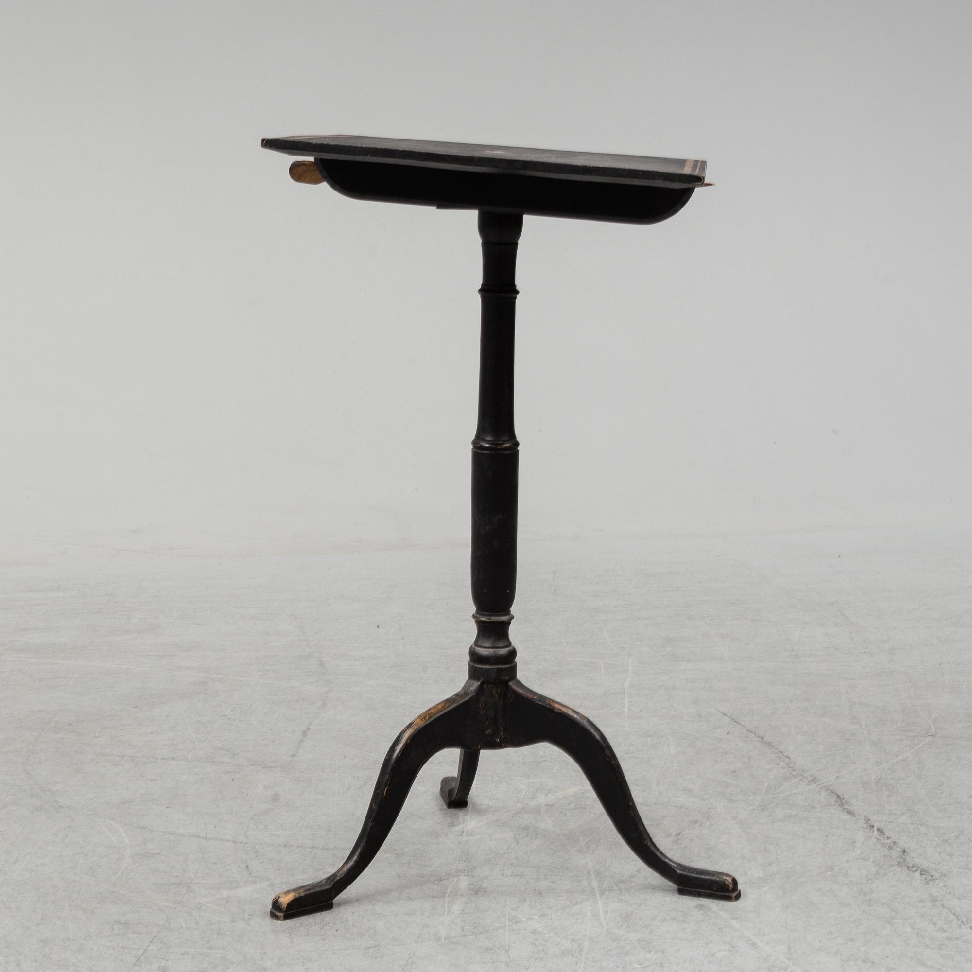 A Swedish tilt top table, attributed to Johan Nils Asplind (Falun 1783-1820).