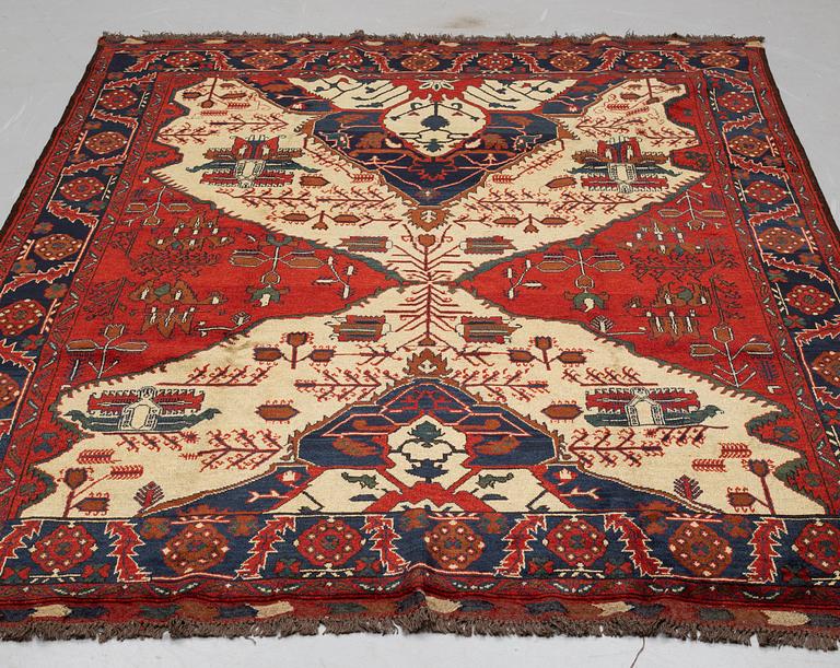 A CARPET, oriental, ca 276 x 203 cm.