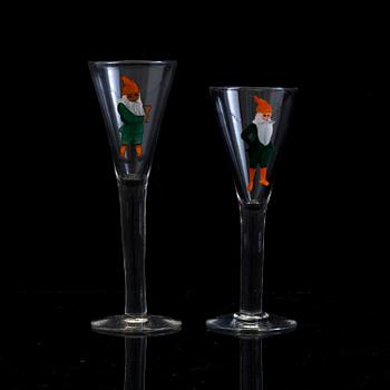 GLASSERVISDELAR, 79 st, glas, Julmotiv, 1900-tal.
