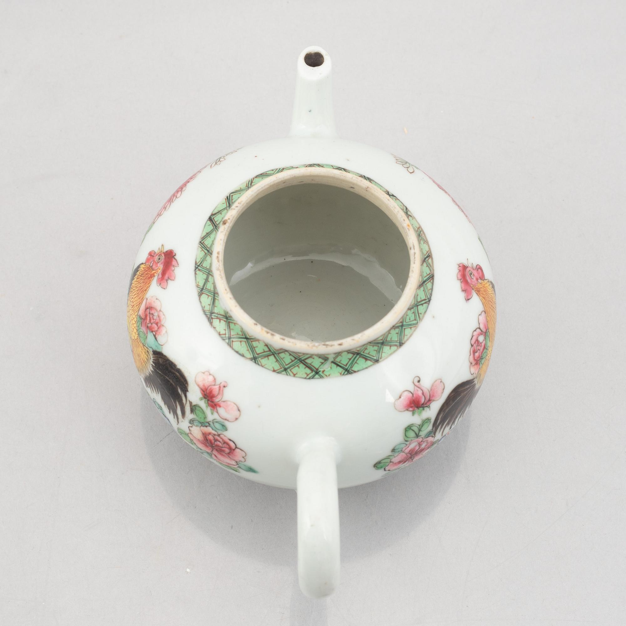 Six pieces of Chinese porcelain, Qing dynasty, 18th-19th century.