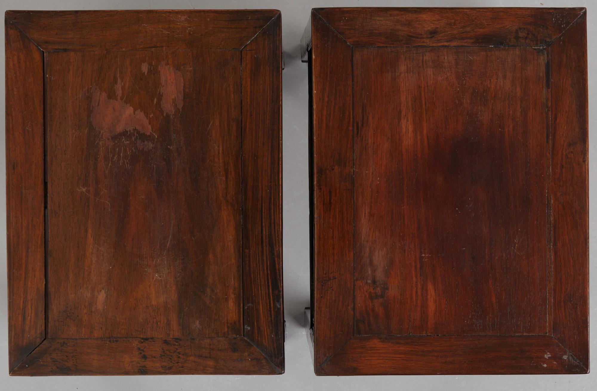 BORD, två stycken, trä. Kina, 1900-tal.