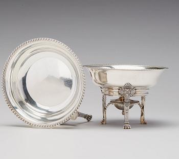 Adolf Zethelius, karotter / terriner på réchaud, ett par, silver, Stockholm 1830. Empire.