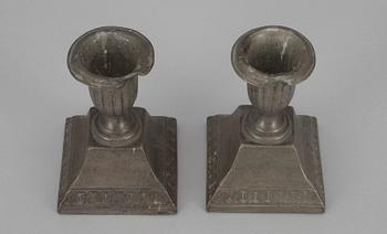 LJUSSTAKAR, ett par, tenn, Nicolaus Justelius, Eksjö 1815.