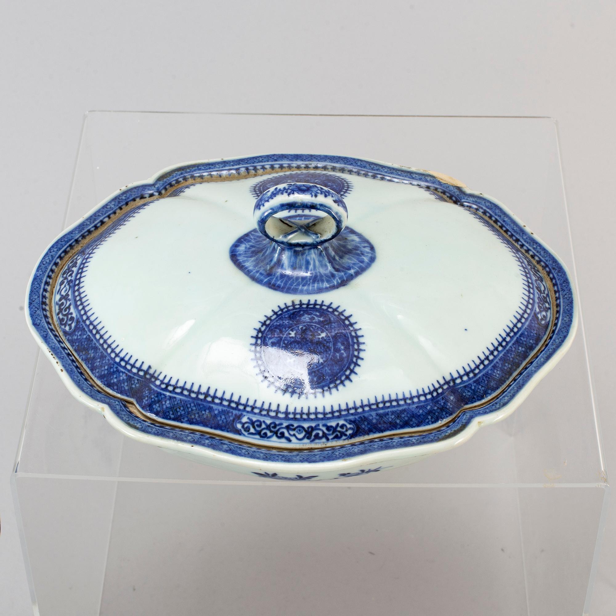 Four blue and white export porcelain service objects, Qing dynasty, Qianlong (1736-95).