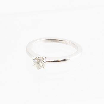 Ring, 18k white gold with brilliant-cut diamond.