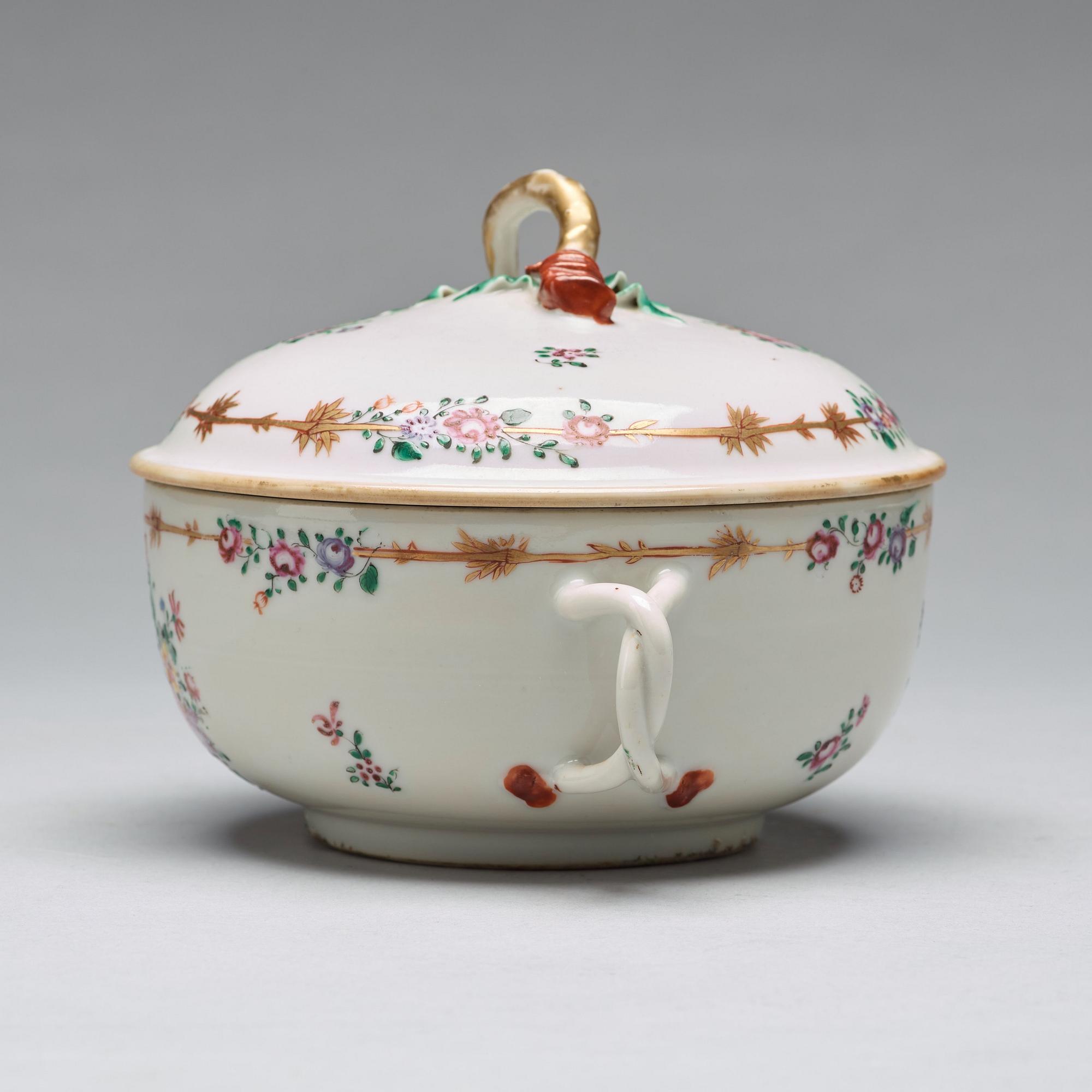 EQUELLE med LOCK och FAT, kompaniporslin. Qingdynastin, Qianlong (1736-95).