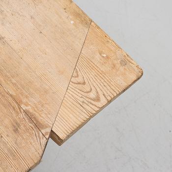 A pine trestle table, 19th century.