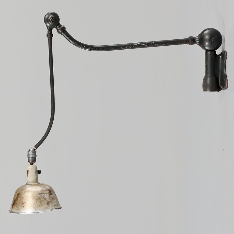 INDUSTRILAMPA, "Triplex-pendel", Johan Petter Johansson, Enköping, omkring 1900-talets mitt.