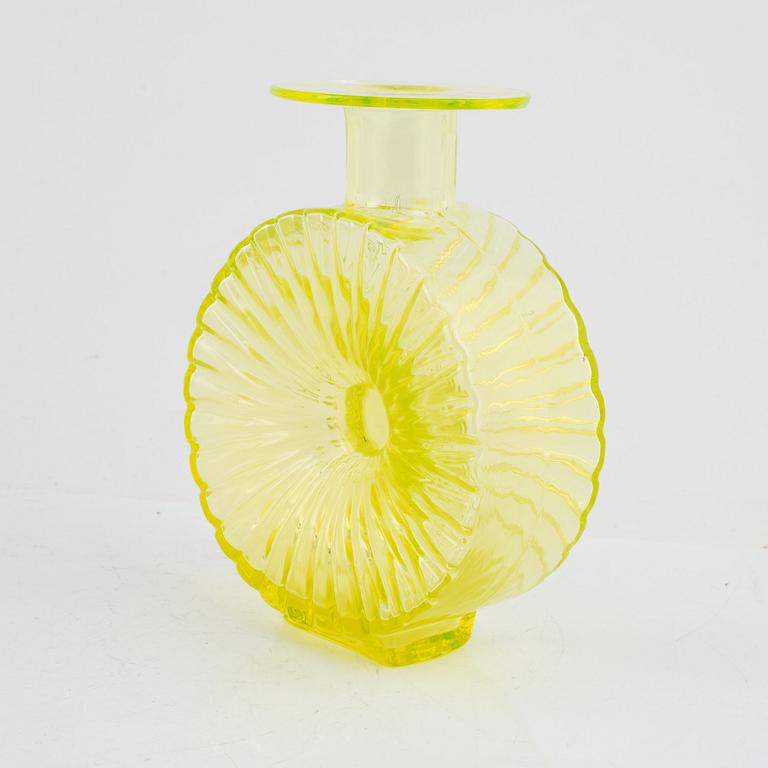 Helena Tynell,  flaska, "Solflaskan", Riihimäen Lasi Oy. I produktion 1964-1974.