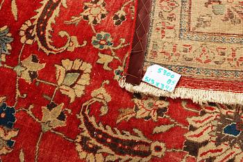 A Mahal carpet, c. 515 x 341 cm.