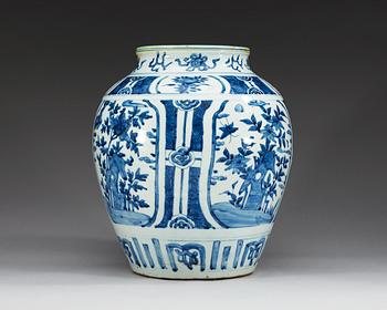 A large blue and white jar, Ming dynasty, Wanli (1572-1620).