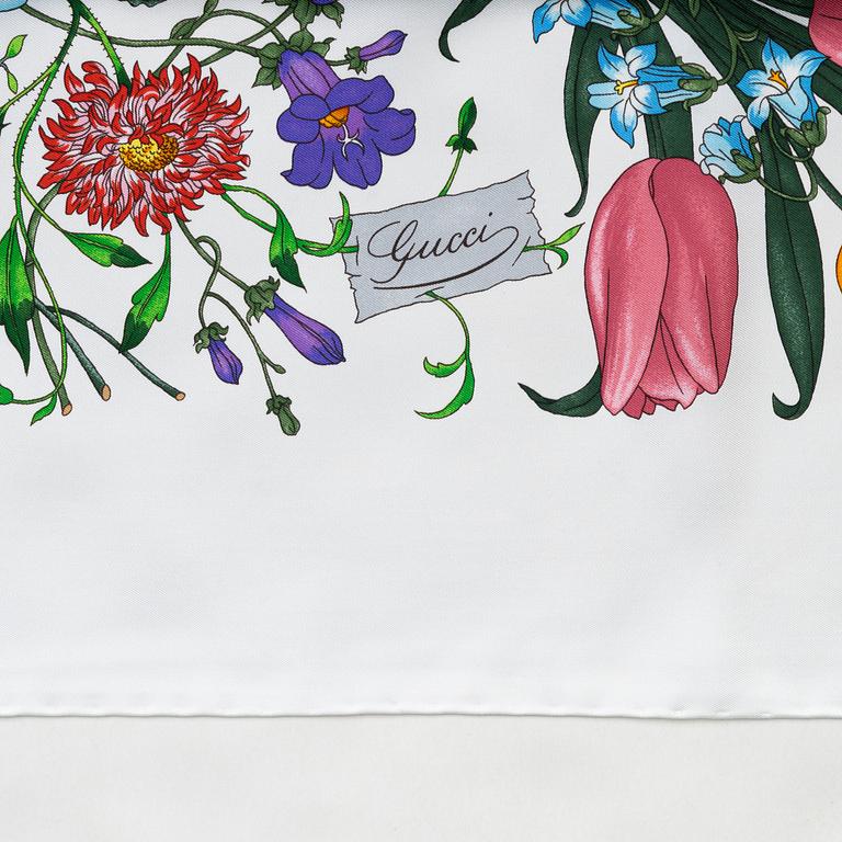 Gucci, a 'Flora' twill silk scarf.