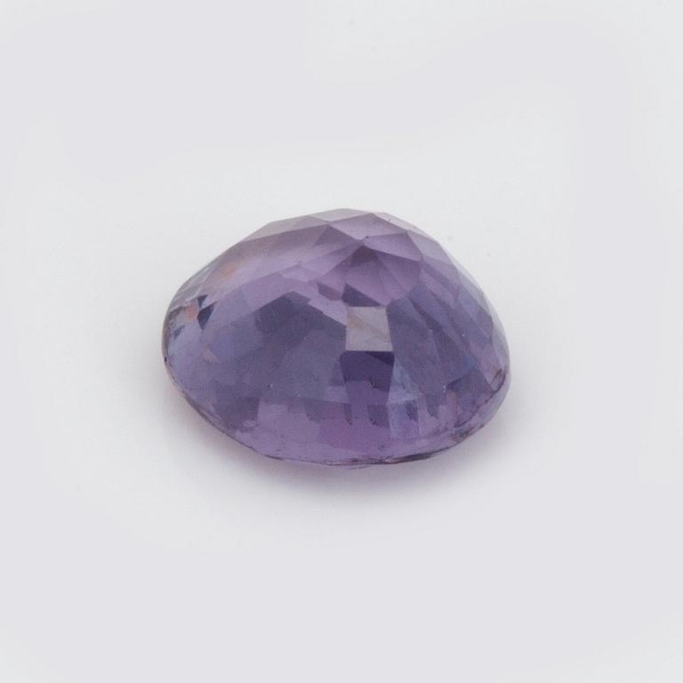 A loose unheated purple sapphire, 4.15ct.