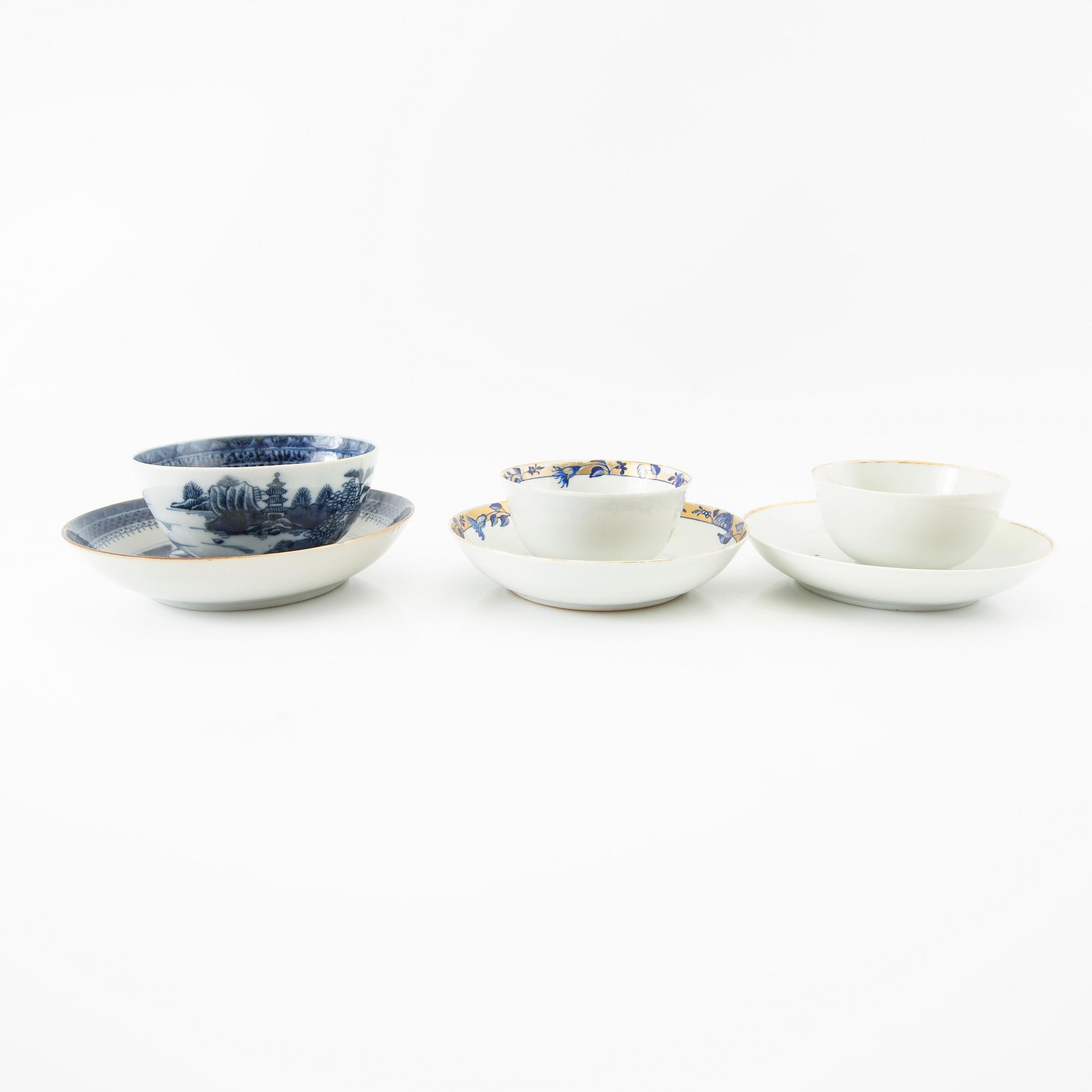 Tea cups with saucers 9 pcs China 18th/19th century porcelain.