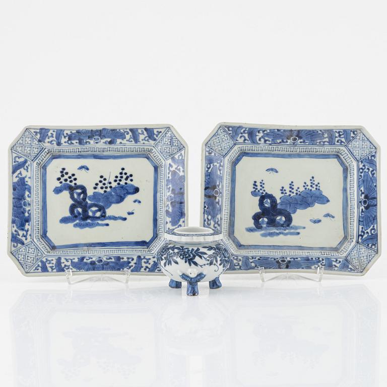 Two porcelain dishes and an incense burner, Japan, 19th century.
