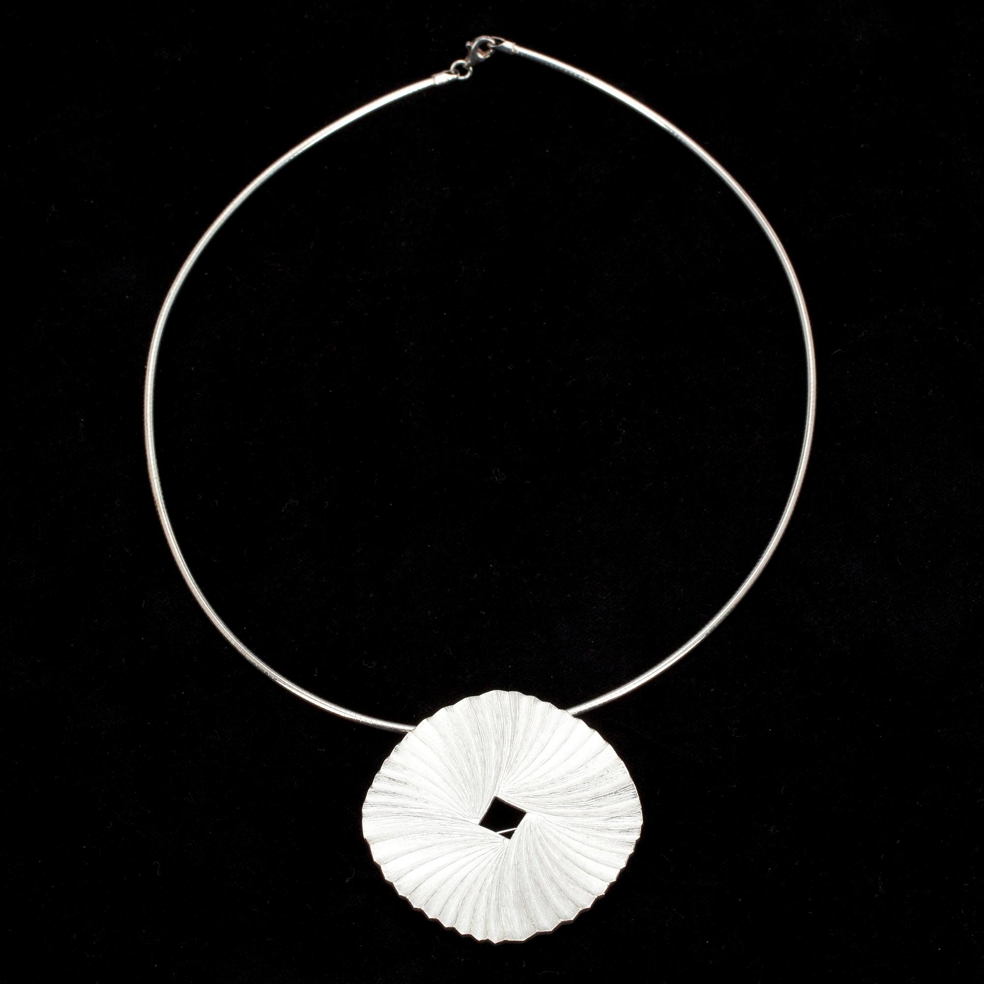 HALSSMYCKE/BROSCH, silver, "Plisé" Marja Suna Kalevala Koru, 2007.
