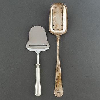 A silver cutlery, including 'Svensk Spets' and 'Svensk Rund', incl. GAB, CG Hallberg, 19/20th century (89 pc), 3171g.