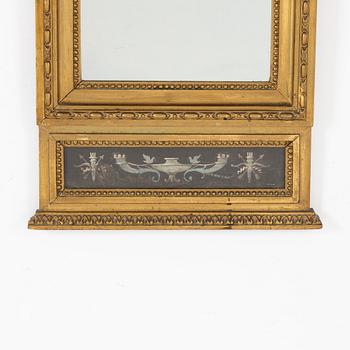 A late Gustavian mirror, around the year 1800.