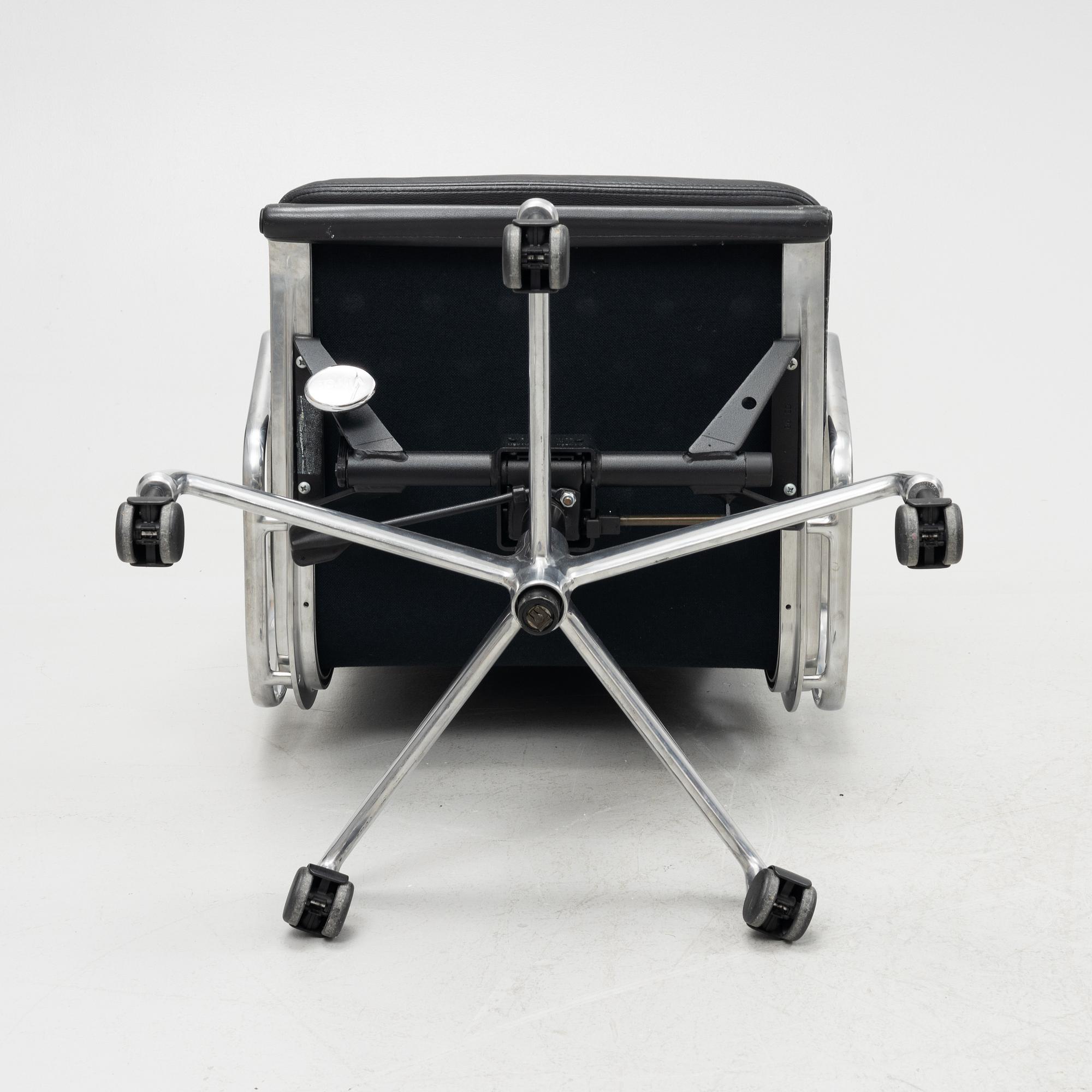 Charles & Ray Eames, a model EA 219, swivel office armchair.