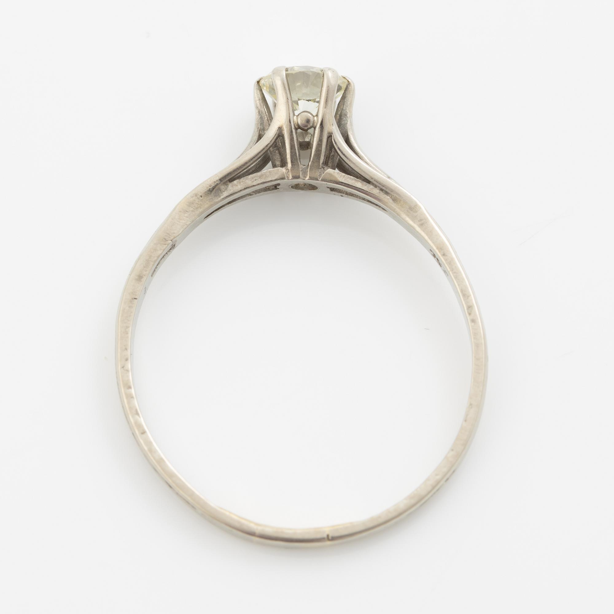 Ring, 18K white gold with brilliant-cut diamond.