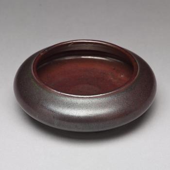 A iron dust glazed brush washer, Qing dynasty, 18th Century.