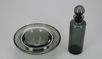 SKÅL, glas, sign. J. Niemi Notsjö Nuutajärvi -65 samt FLASKA.