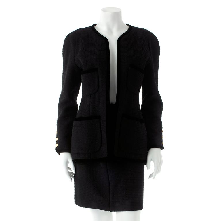 CHANEL, a two-piece suit consisting of jacket and skirt.