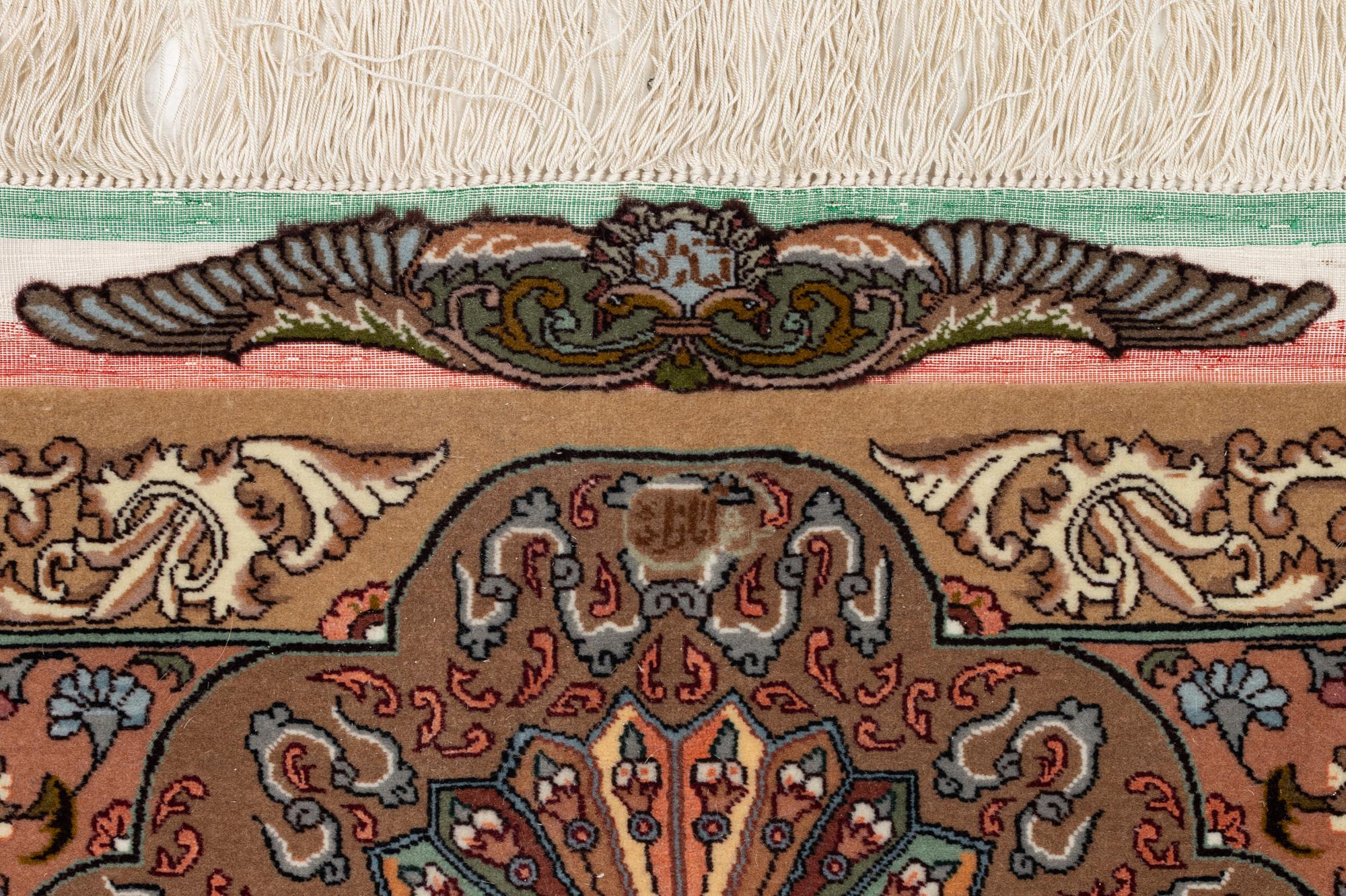 Matta, Täbriz, figural. ca 177 x. 241 cm.