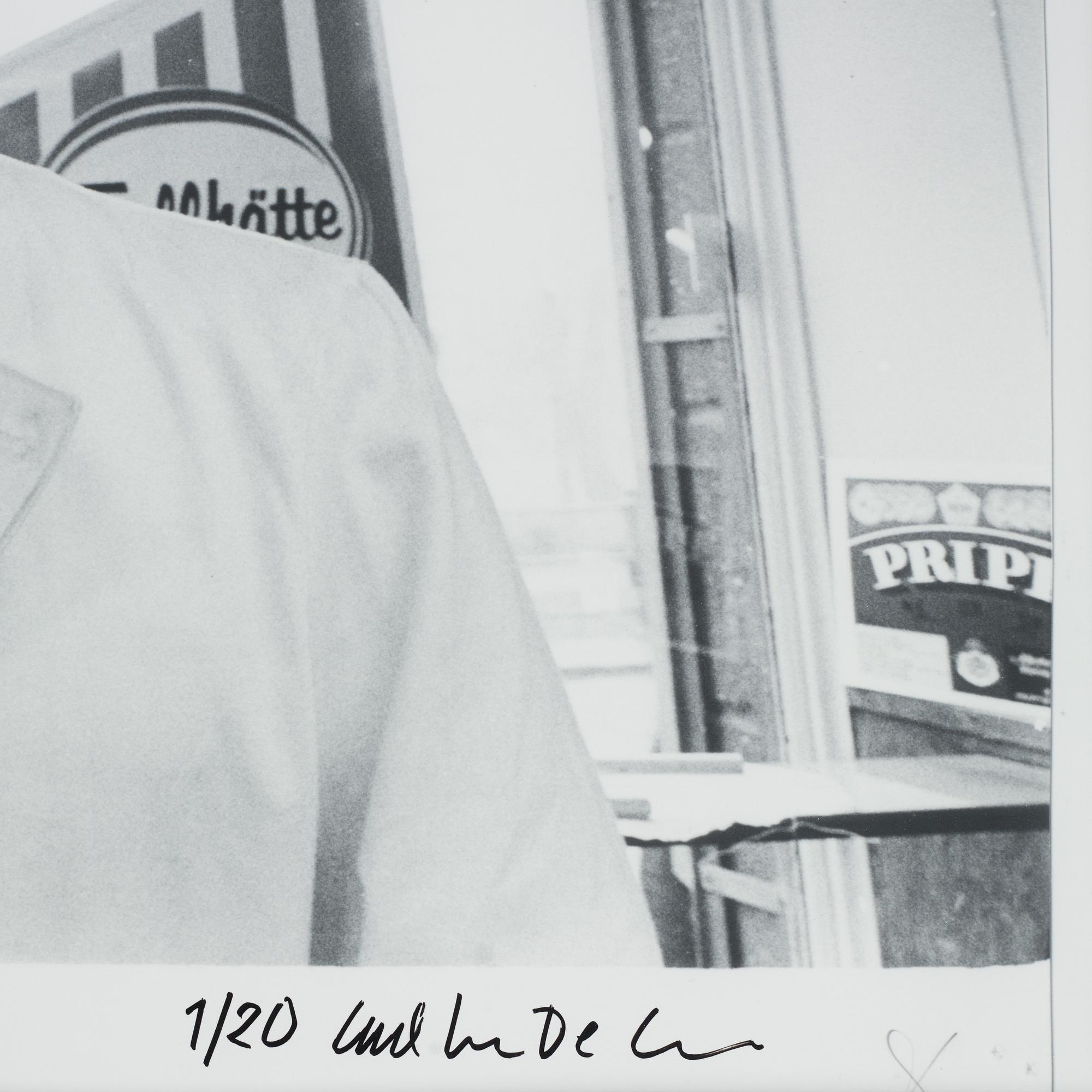 Carl Johan De Geer, photograph, signed 1/20.