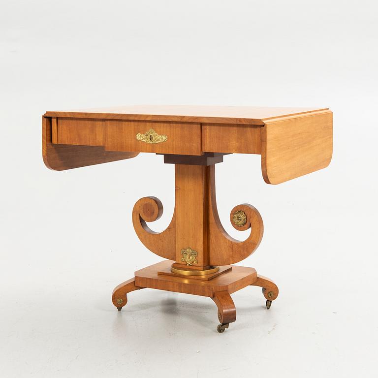 Salon table, Empire.